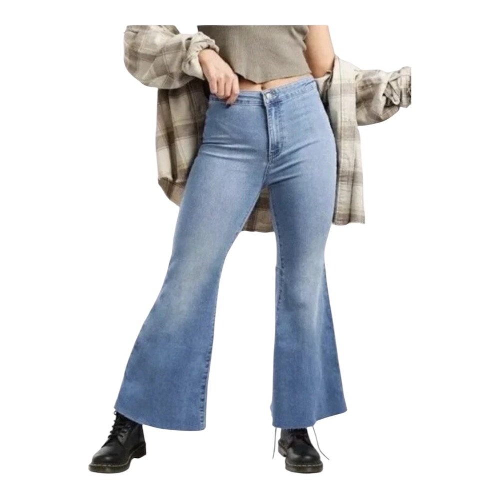 Free People Women's Size 31 Youthquake Crop Flare Jeans Medium Wash